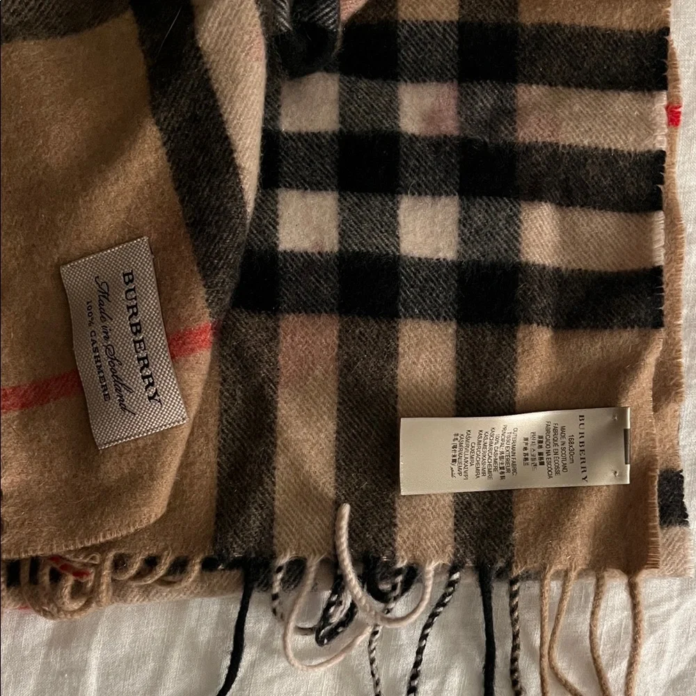 Burberry Tan and Red Heart Pattern Scarf - Picture 5 of 6